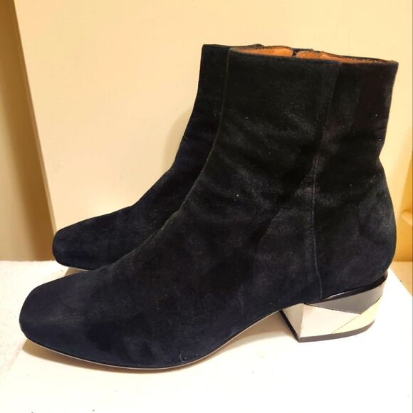Lola Cruz Black Suede Colorblock Metal Chunk Heel Ankle Boots Sz.10/40 Ret.$325 - Picture 1 of 8